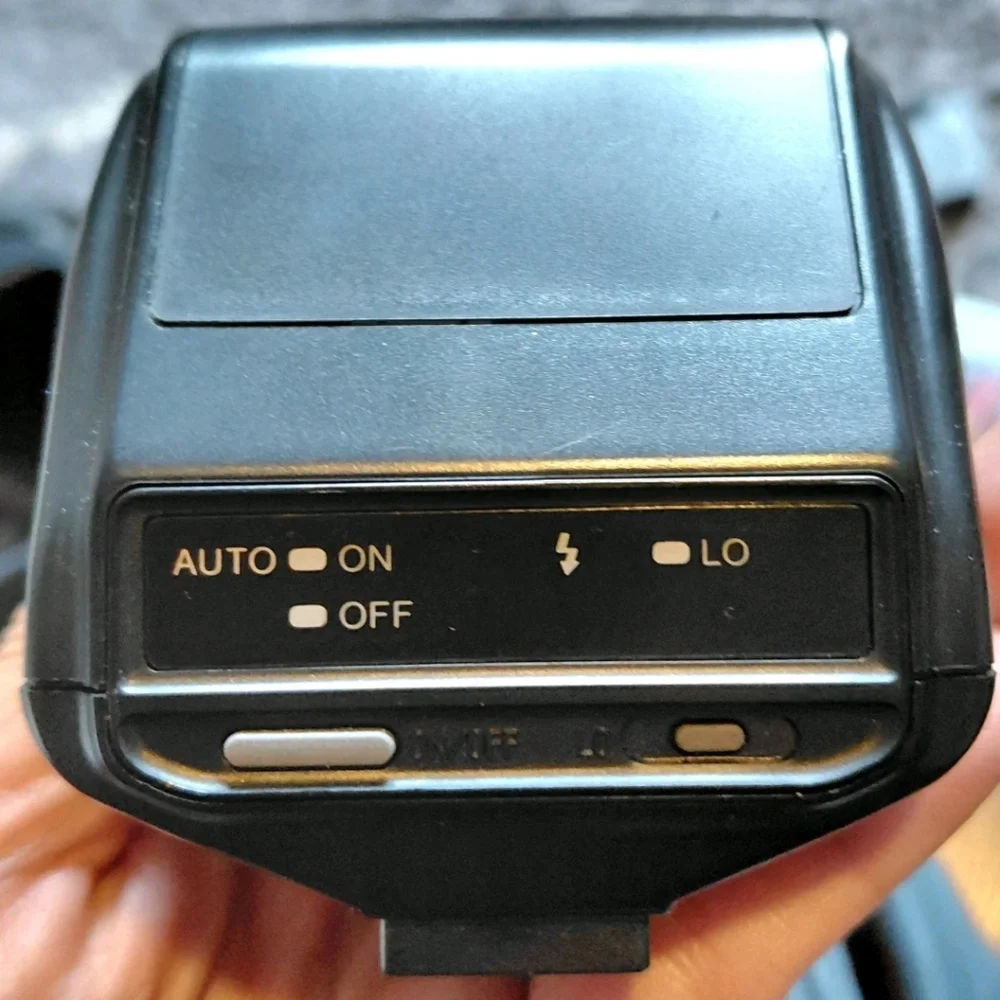 Minolta Maxxum 3200i Flash - Black and Red